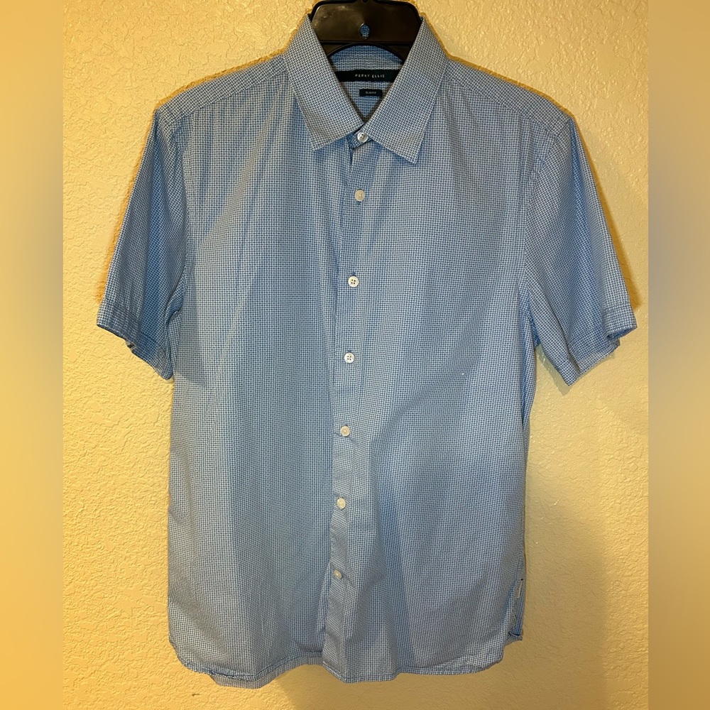Perry Ellis Men’s Light Blue Short Sleeve Button Down Shirt - Size S